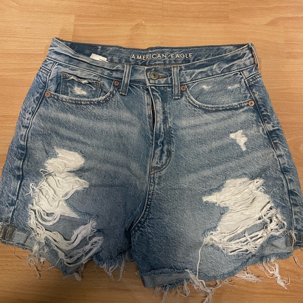 American Eagle size 4 medium wash high rise mom shorts